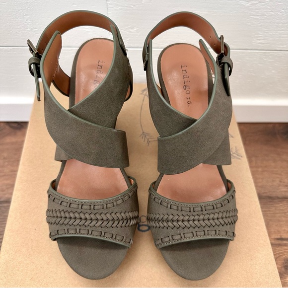 Indigo Rd. Kash Olive/Dark Green Wedge Sandal
Size 6M - Picture 3 of 10